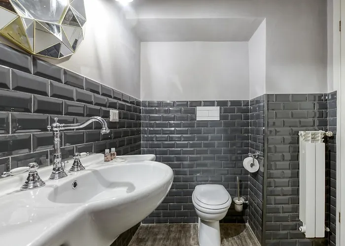 Exclusive 3br With View Over Campo De Fiori Irex דירה *